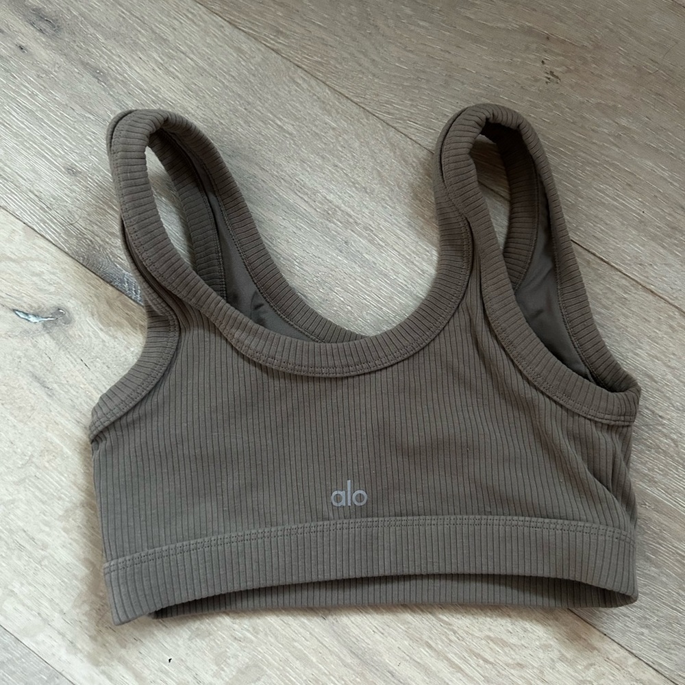 ALO TAUPE SPORT CROP TOP
